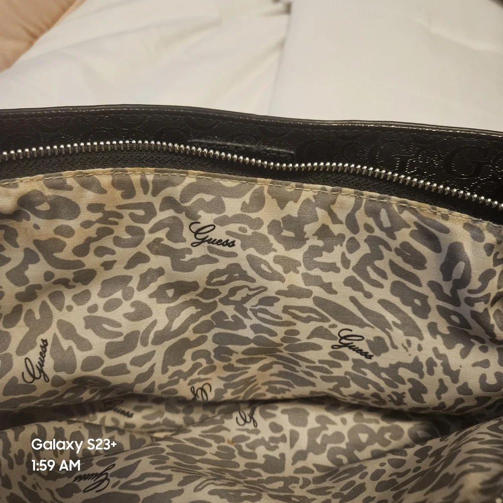 Guess Embossed Black Shoulder Bag, Pleather, Slightly Warn On One Handle. - Picture 6 of 8